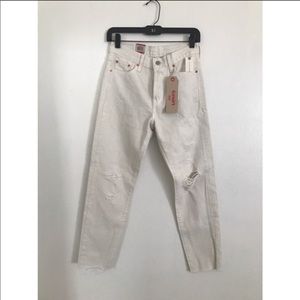 Super cute wedgie fit Levi’s